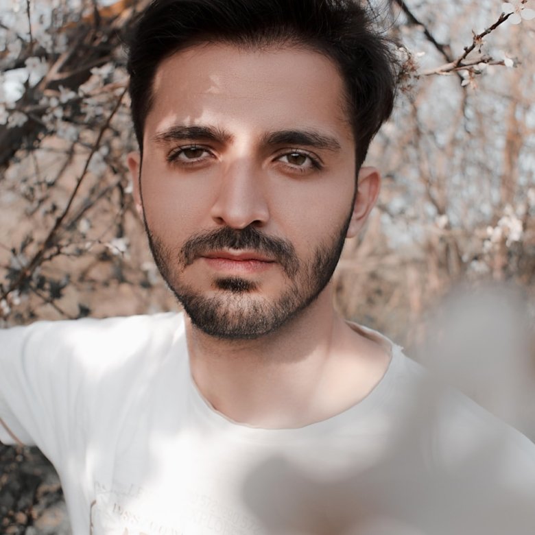 man in white crew neck shirt